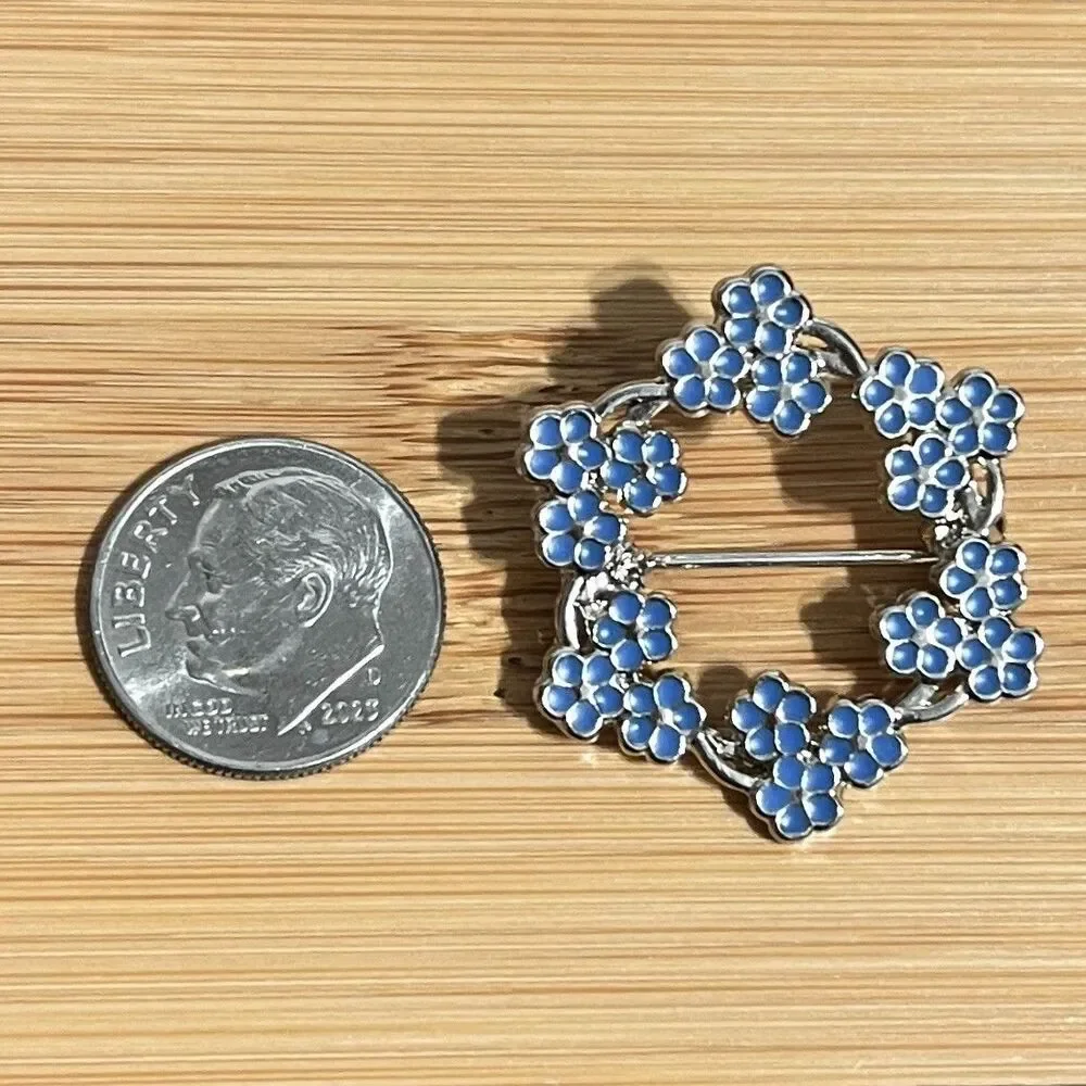 Forget Me Not Flower Pin Brooch Silver Tone Blue Enamel Wreath Boxed Retro 1